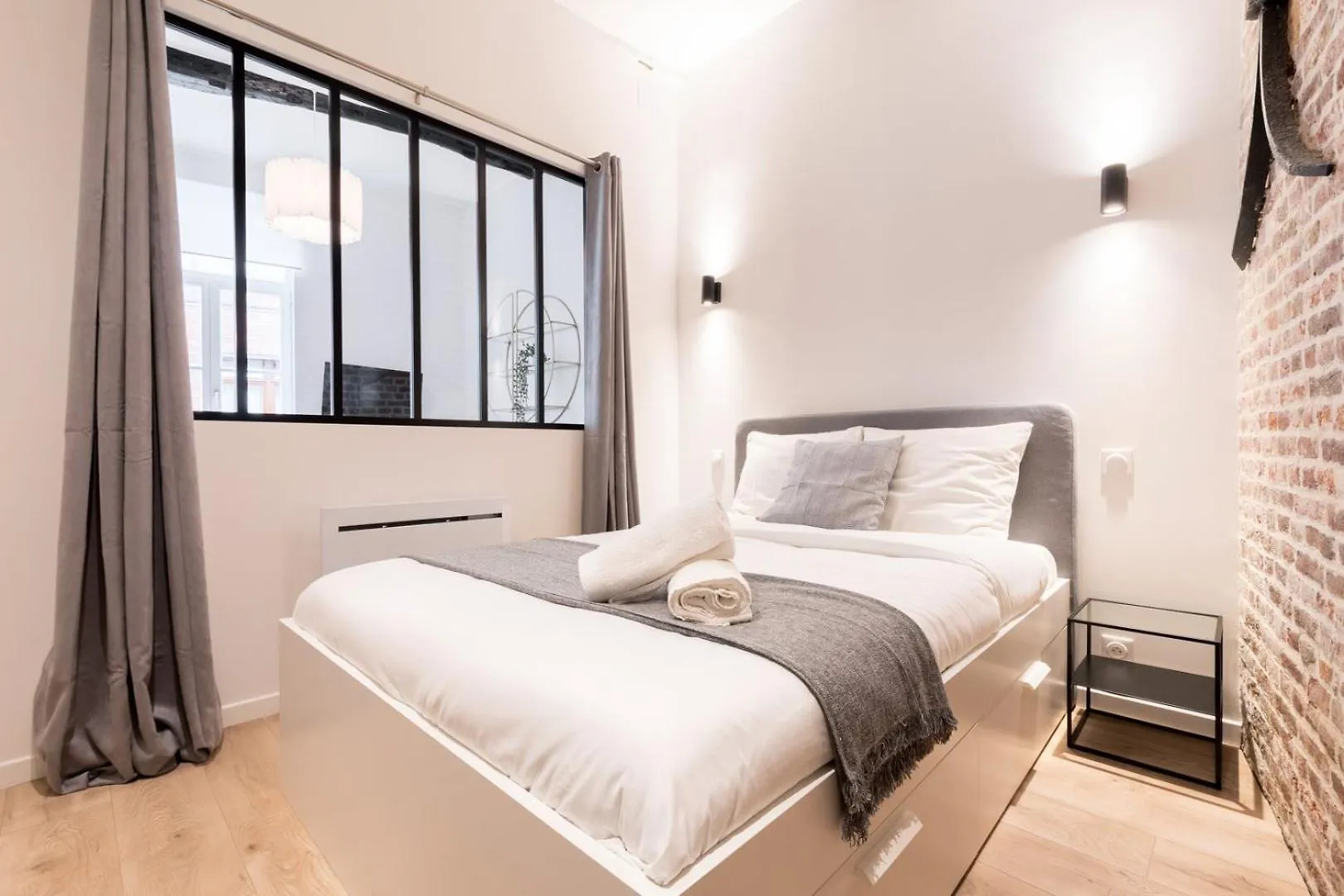 Character Apartment In The Heart Of Old Lila Francia
