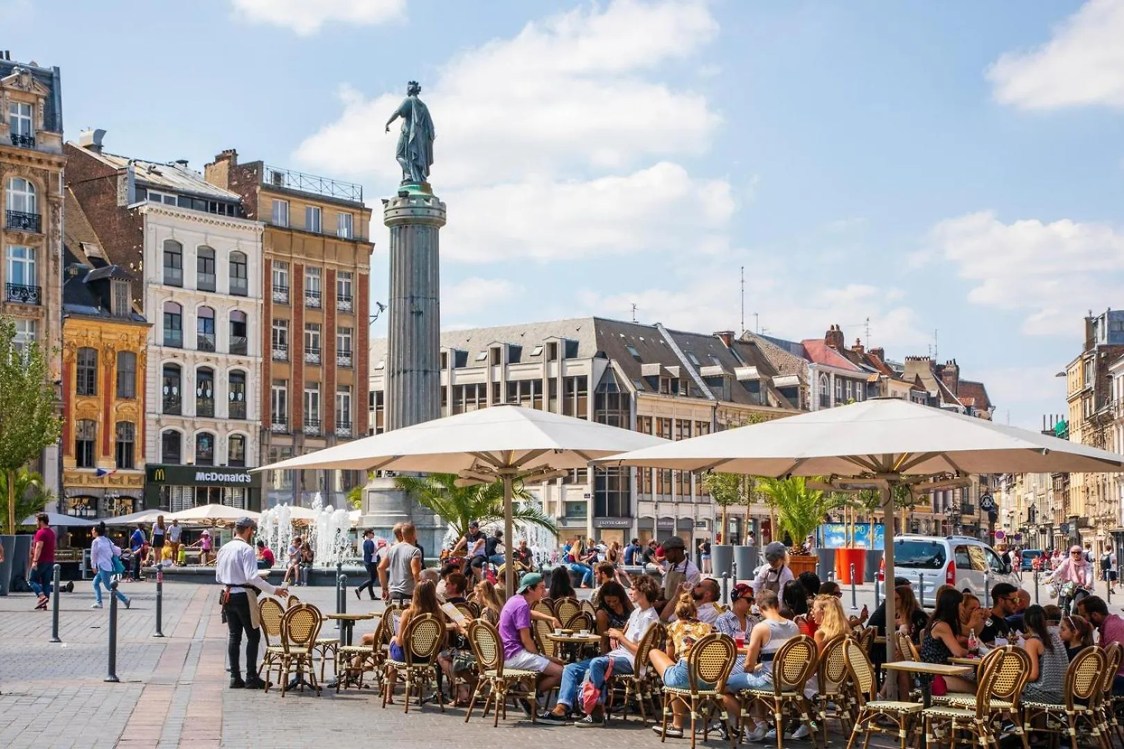 Character Apartment In The Heart Of Old Lila Francia